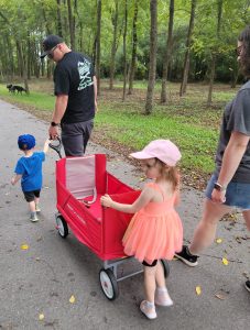 kids with wagon